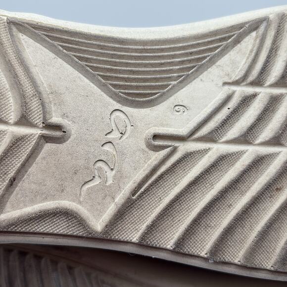 ARA Women’s Mikayla GORE-TEX Faux Fur Zip Bootie Size 6 Faux Fur - Picture 8 of 13